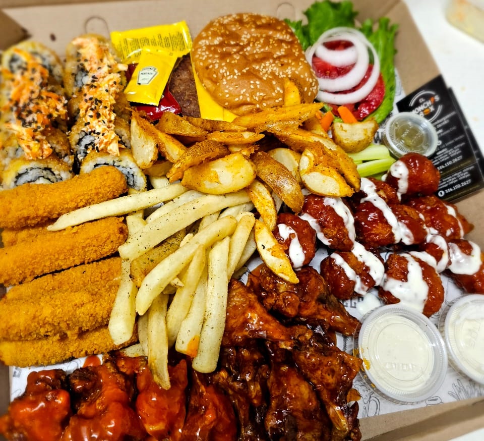 hamburgers, hamburgesas, chicken wings, alitas de pollo, manzanillo colima, delivery service, servicio a domicilio, comida a domicilio, fast food, comida rapida, sushi, chicken nuggets, nuggets de pollo, onion rings, aros de cebolla, meat balls, bolas de carne, boneless, Fries, papas fritas, roles de canela, cinnamon roles 